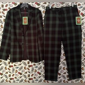 Houston White Menswear Suit. Size Small blazer and 32x32 matching trousers. NWT